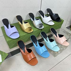 Sandali del tallone ad interblocco Designer in pelle estiva Designer a cuneo in metallo tacchi a medio e pelle di cuoio da esterno 2024 New Lady Mules Sandalo 35-42 con box polvere