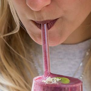 Färgglada återanvändbart glasbrett halm Boba dricker halm fettstrån smoothie bubbla te mjölkshakes sugrör med 2 rengöringsborste