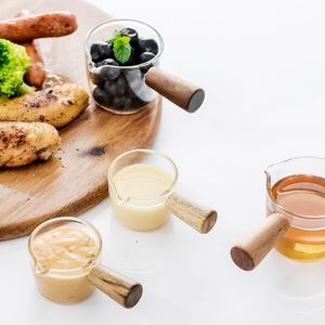 Multifunktionaler Geschmacksgericht Castor Kaffee Mini Milchpfanne Glas Sauce Essigschildölflasche mit Griff Küchenwerkzeugen für Café