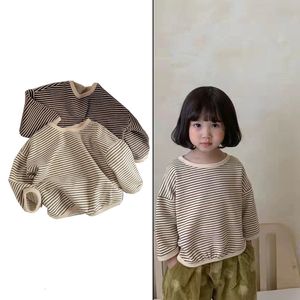 봄과 가을 어린이 착용 소년 티셔츠 한국 에디션 여자 줄무늬 스웨터 아기 느슨한 긴 소매 아이 탑 240325