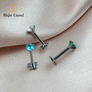 Höger Grand 16G ASTM F136 Titanium Cubic Zirconia Labret Monroe Lip Tragus Brosk Helix Earring med 6-10 mm plommonblomma Post