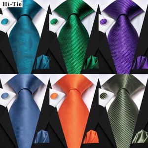 Ties cravatte Hi cravatta maschile Mano in maniglia a scollatura verde Solido gemelli set per accessori per coat di seta classica cravatta di lusso di seta per maschile Giftsc240410