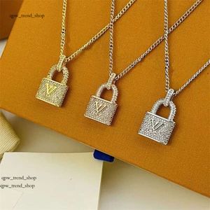 Luxury Classic Titanium Steel Lock Necklace for Ladies Gold and Silver Alphabet Gift for Girl Friend Weddings Set With Diamond Luxury Designer Jewelry gör inte 546
