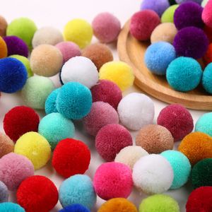 50pcs 15/20/25 mm Kolor kaszmirowy pluszowy woskałka kulka DIY Suppie Dekor świąteczny Dzieci Nekury Pompom Wisiorek kolczyka