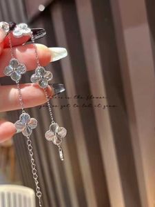 Vancef S925の高品質の高級ブレスレットS925 STERLING SILVER LASER FIVE FLOWER FOURF LEAF CLOVER BRACELETインターネットで人気のあるロゴでファッショナブルでトレンディ