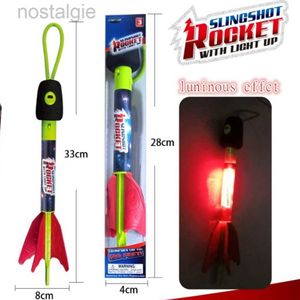 LED Toys Flying Toys 1pcs Segurança Led Rocket Slingshot Launcador com Light Up Confinir Arrow Elastic Mão Pull Rocket Helicóptero Flying Toy Party Diverty Gift 240410