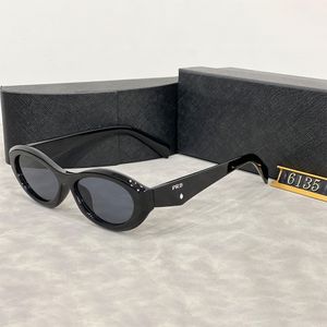 Óculos de sol de moda de grife de tendência elemento de tendência Opções multicoloridas populares Bom design para o homem da mulher 5 estilos de alta qualidade