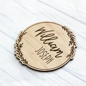 1PC Ogłoszenie osobistego upośledzenia, nowonarodzony znak, grawerowany winorośl Znak Zdjęcie Photo Propon Wooden Ogłoszenie Peepsake