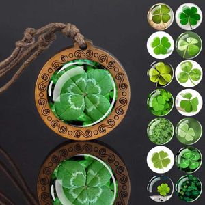 Pendant Necklaces Four Leaf Clover Wooden Necklace Lucky Shamrock Glass Dome Pendant Rope Chain Necklaces Vintage Jewelry St. Patricks Day Gifts 240410