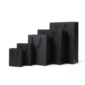 Papperskläderpaket svartpartisparti presentpåse födelsedagsfestival julfest presentpåse olika storlekar 40x10x30 cm