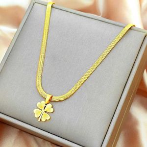 Pendant Necklaces Light luxury retro four-leaf clover titanium steel gold-plated pendant necklace for women Party Wedding Gifts 240410