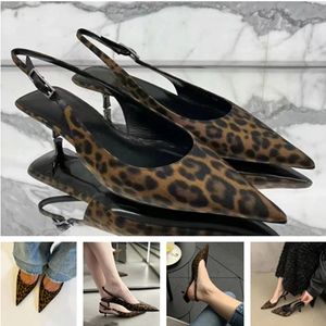 Sexiga leopardkvinnor pekade tå sandaler 2024 Summer kvinnliga slingbacks mode metall spänne damer höga klackar pumpar skor 240407