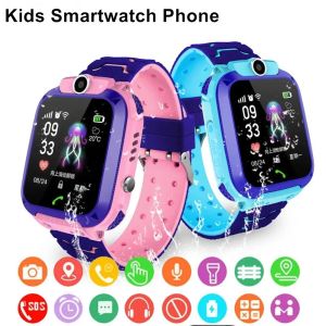 Watches Q12 Children's Smart Watch SOS Phone Watch For Kids 2G Sim Card IP67 Waterproof Location Tracker Kids Smartwatch för iOS Android