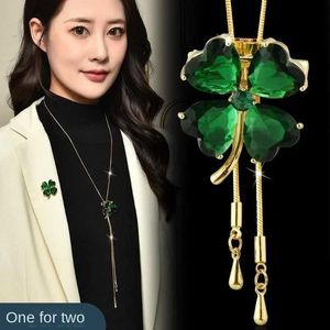 Pendant Necklaces 2023 New Green Crystal Clover Long Necklace for Women Classic Sweater Chain Brooch Two Ways To Wear 240410
