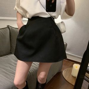 Sexy High Waist Wild Faldas Jupe Short Stuggy Pocket Black Gonnes for Women Y2K White Casual Skirt Style Work Style Chic 240408