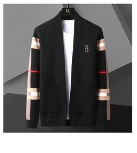 2024男子セータートップグレードオートム冬のデザイナーファッションニットカーディガンセーターメンカジュアルトレンディコートジャケット服
