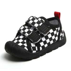 Sneakers Kid Baby First Walkers Buty oddychające niemowlę małe buty Dziewczyny chłopiec swobodne buty z siatki miękki dno wygodne buty bez poślizgu