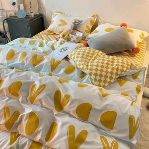 寝具セットINSシンプルな韓国の黄色い愛するハートガールズ4ピースキルトカバーセット羽毛布団ベッドフラットシート枕カバー
