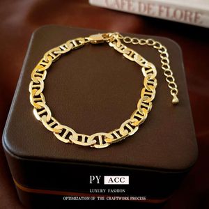 Personalized Hollowed Out Oval Chain Bracelet, Light , Elegant High-end Feel, Fashionable and Trendy Bracelet for Women