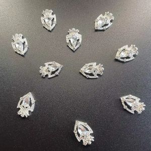 10pcs ALOY COURT PAWICE CHINGS Gold/Silver Royal Court Palace Pałka z Diamond Rhinestone Crystal Gems 3D Manicure Biżuteria