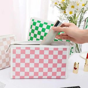 Storage Boxes Travel Cosmetic Bag Check Print Bags Set With Zipper Closure Capacity For Business Trip Portable Makeup