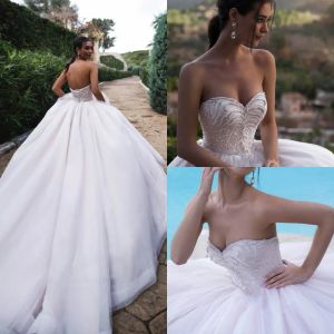 Nora Naviano Wedding Dresses 2024 Sexig älskling Backless spetspärlor Kristaller Brudklänningar Sop Train Ball Gown Wedding Dress