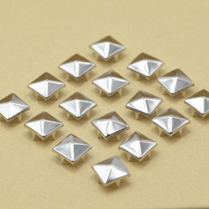 Kalaso 100pcs 8mm/10mm/12 mm in argento piramide ad artiglio quadrato rivetti Accessori artigianali fai -da -te abbigliamento