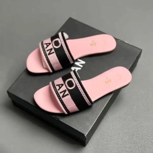 Com caixa de luxuros de luxuros de designer lisous de slipers externos de canal de soldado soldado sliders de sandália feminino lã de verão sexy tecer tecer de sapato casual piscina de praia mule sandale plana tamanho 35-42