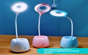 Fabriksuttag Nytt LED multifunktionellt Bluetooth O Touch Desk Lamp Pen Holder Mobiltelefon Stand Learning Entertainment Högtalare Lamp 2st A LOTS6223411