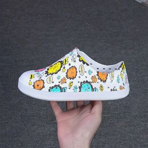 Sneakers Print Dziewczyna chłopiec sandały unisex eva letnie buty dzieci puste wycięcie na plaży wygodne miękkie antylowe buty dla dzieci