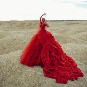 Parti Elbiseleri Varış Kırmızı Büyüleyici Zarif Prom Uzun Kabarık Pileli Tuzlu Tül Balo Elbise Kadınlar Gece Gowns Özel Yapım