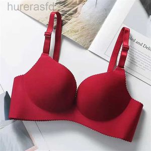 Bras Comfort Wireless Bras för kvinnor Underkläder Sömlösa Solid Pink Black Bras Topp Sexig underkläder Push Up Bralette Female Intimates 240410