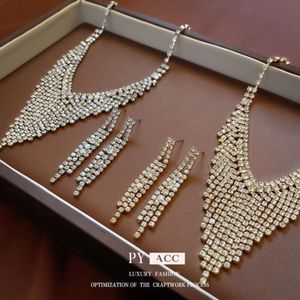 Подлинное золотое гальваловое ожерелье для кисточки циркона с двумя частями с персонализированной цепочкой ключа, света, модного дизайна и аксессуаров.
