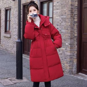 Версия средней длины красная для женщин зимой 2023 года, новый модный и небольшой рост в западном стиле с темпераментом похудения.За пределами куртки