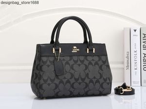 Shop Fashion Handbag Wholesale Export Discount New Design Fashion Tote Bag Handheld Crossbody Versatile