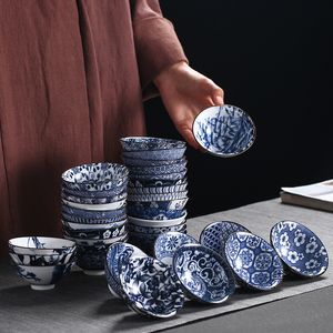 Blå och vitt porslin Teacup Chinese Kung Fu Tea Bowl för Puer Ceramic Atique Glaze Master Cup Kitchen Tea Set Accessories