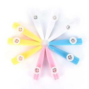 10pcs farbenfrohe Plastikpapier Film Kazoo Kinderbegleitung Einfacher Mundharmonika Mund Holzblassinstrumente Kazoo Flöte