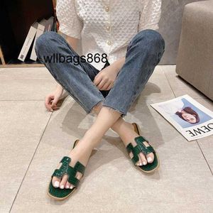 Hem Oran Paris tofflor L Kvinnor Slipper Kvinna Summer Wear 2024 Crocodile Mönster Flat Bottomed Travel and Semester har logotyp