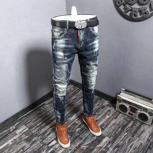 Jeans masculinos Moda de streetwear Men retro preto bordado de bordado remendado