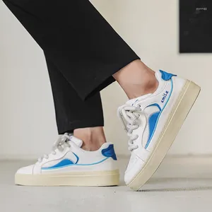 Scarpe casual maschile 2024 Vulcanizzare il colore della moda incrociati abbinate con sneaker versatili rotonde