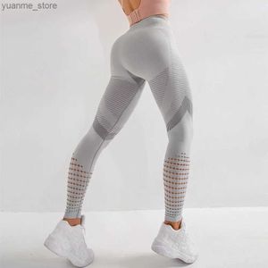 Yoga Outfits Stretchy Yoga Sport Pants Butt Lifting Fitted Workout Leggings Seamless Scrunch Butt Running Tights Gym Push Up Workout Clothing Y240410