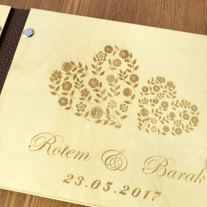 Personalisiertes Zeichen im Album Spitze Gravures Hochzeits Gastbuch, benutzerdefinierte hölzerne Hochzeit Lace Lace Heart Gästebuch, zum Namen Datum schreiben