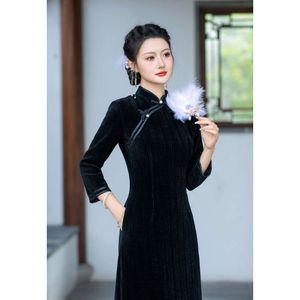 Autumn and Winter Sleeved Cheongsam 2023 New Chinese Daily Long Style Improved Dress Looks Slimmer, Chenille