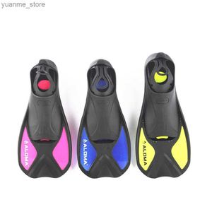 Tauchaccessoires 1 Paar Schwimmen Enten Net Net Diving Flipper Professionelles Schwimmzubehör für Erwachseneschildren Flexible und komfortable SWI Y240419 2VOC