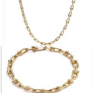Diamond Heart Pendant Necklace Gold Pendant For Women Halsband Kroppsmycken Thin U-formad hårdvarudesigner Par Fashion Watche265n