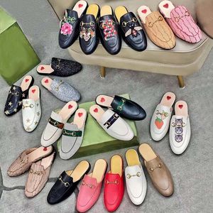 Mules Leather Slipper Classic Metal Buckle Brodery Sandaler Round Toe Loafer Backless Design Quilted Hardware Leather Woman Man Mule Mules Luxury S P8kv#