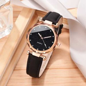 Kvinnors klockor 2st Luxury Fashion Women Watch Set Pu Leather Strap Ladies Quartz Wristwatch Rhinestone Rosegold Alloy Armband For Ladies Gift 240410