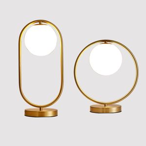 Art nórdico Deco Golden Body Table Placa de base de metal moderno minimalista de vidro fosco lumin