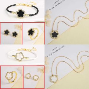 Pendant Necklaces 4PCS Classic Natural Stone Five Leaf Flower Jewelry Set Bracelet Necklace Earrings Rings for Woman Clover Jewelry for Daily Wear 240410