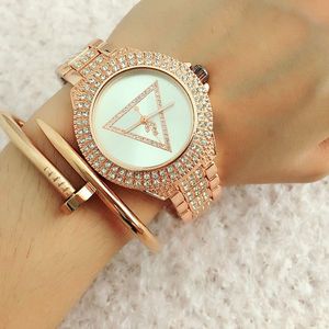 Moda Quartz Brand Watches Women Girl Crystal Triangle Style Dial Dial Band Metal Wrist Watch GS6831-1337K